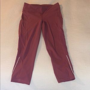 Cropped lululemon leggings - pink